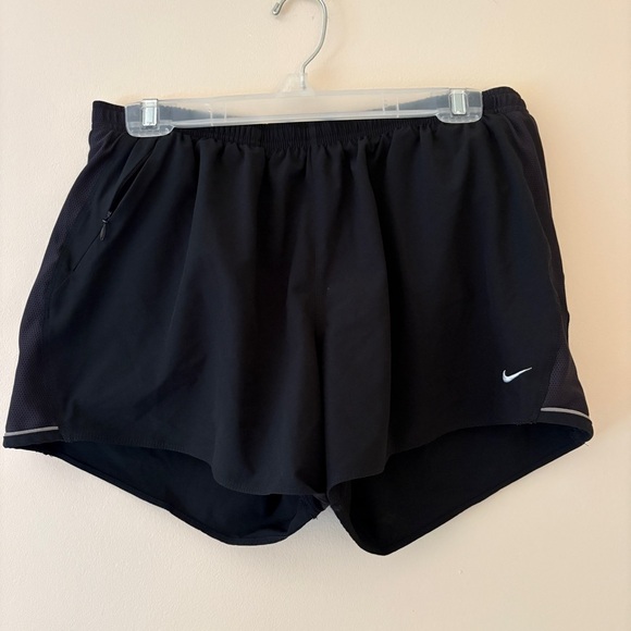 Nike Fit Dry Black Running Shorts Women’s L Reflective Trim Mesh Lightweight - Picture 1 of 4
